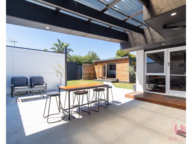 12 Mahoney Crescent, Seaford VIC 3198