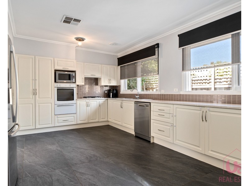 12 Mahoney Crescent, Seaford VIC 3198