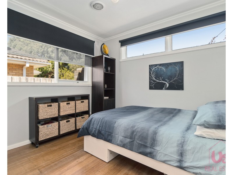 12 Mahoney Crescent, Seaford VIC 3198