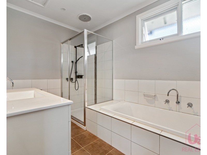 12 Mahoney Crescent, Seaford VIC 3198
