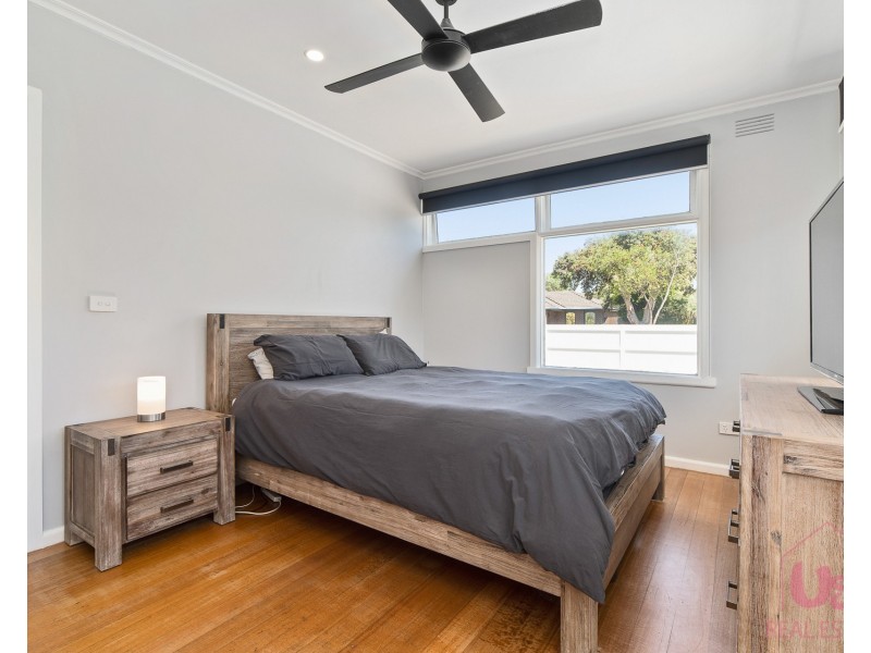 12 Mahoney Crescent, Seaford VIC 3198