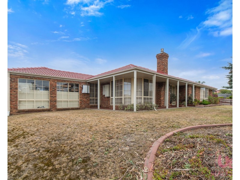 1 Streeton Court, Skye VIC 3977