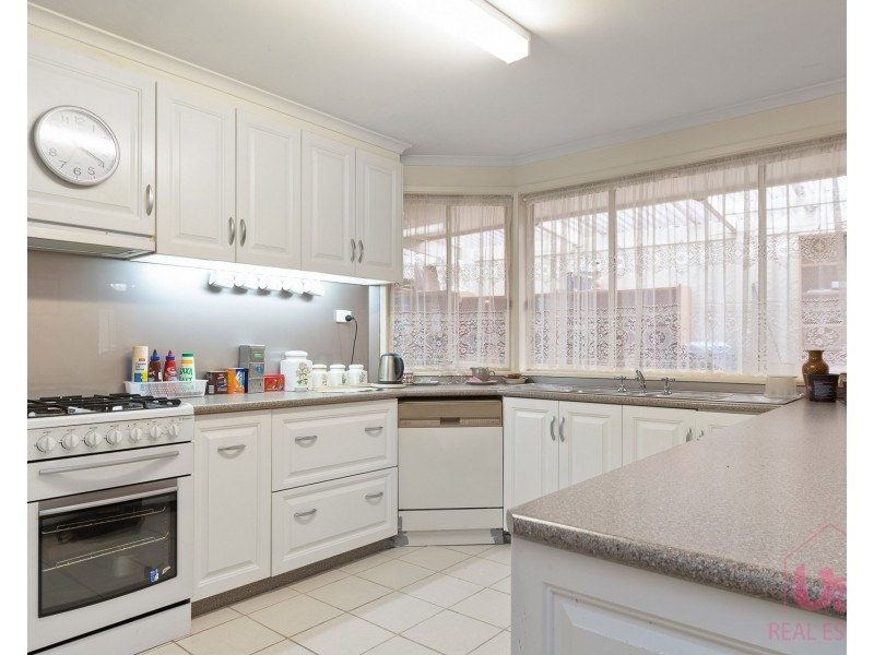 1 Streeton Court, Skye VIC 3977