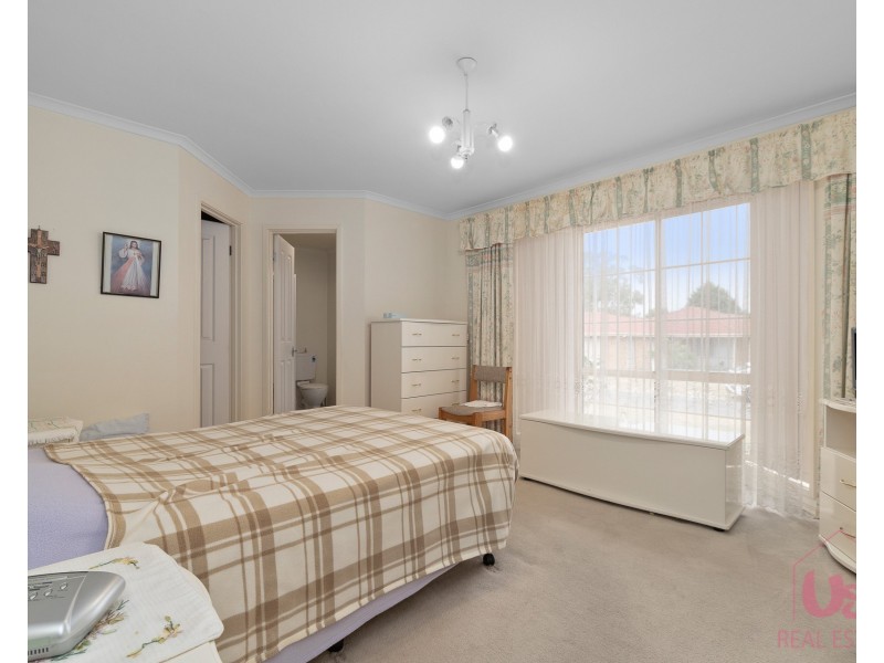 1 Streeton Court, Skye VIC 3977