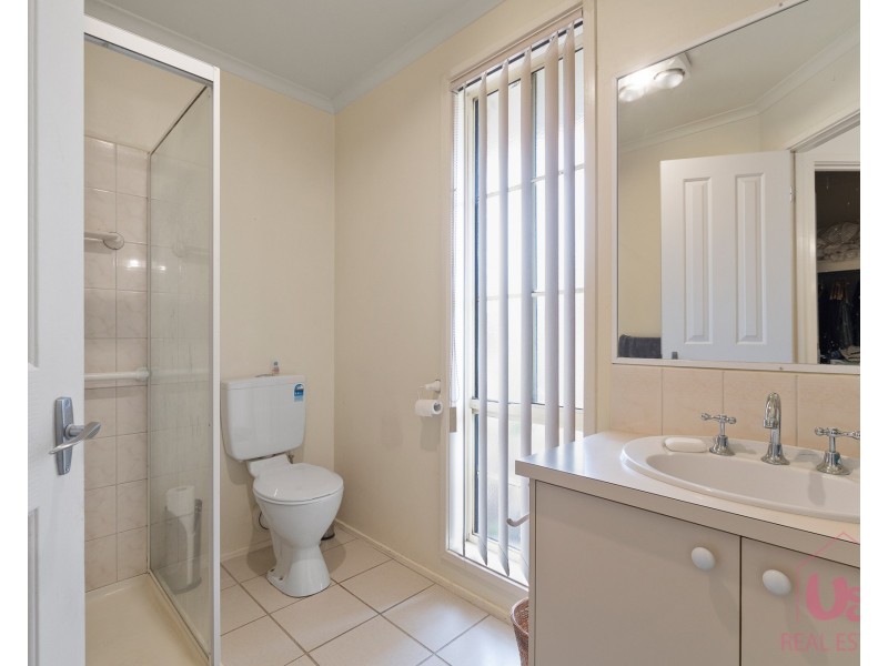 1 Streeton Court, Skye VIC 3977