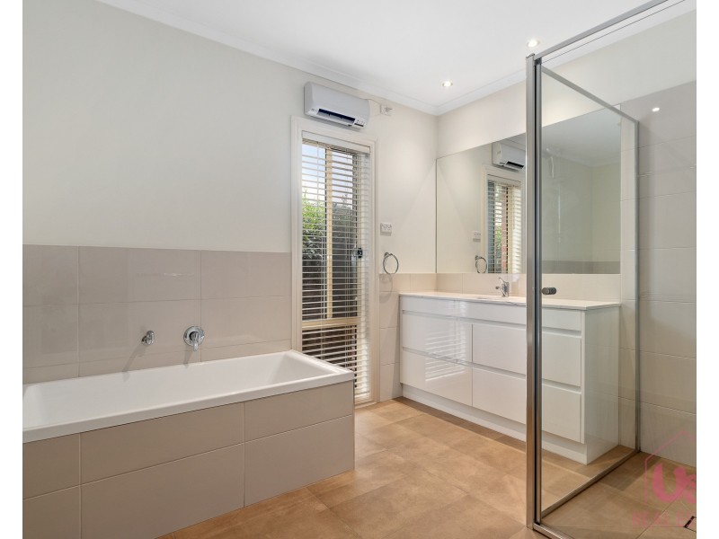 8 Marlo Place, Frankston VIC 3199