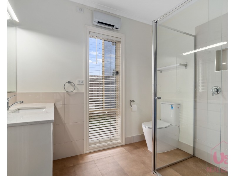 8 Marlo Place, Frankston VIC 3199