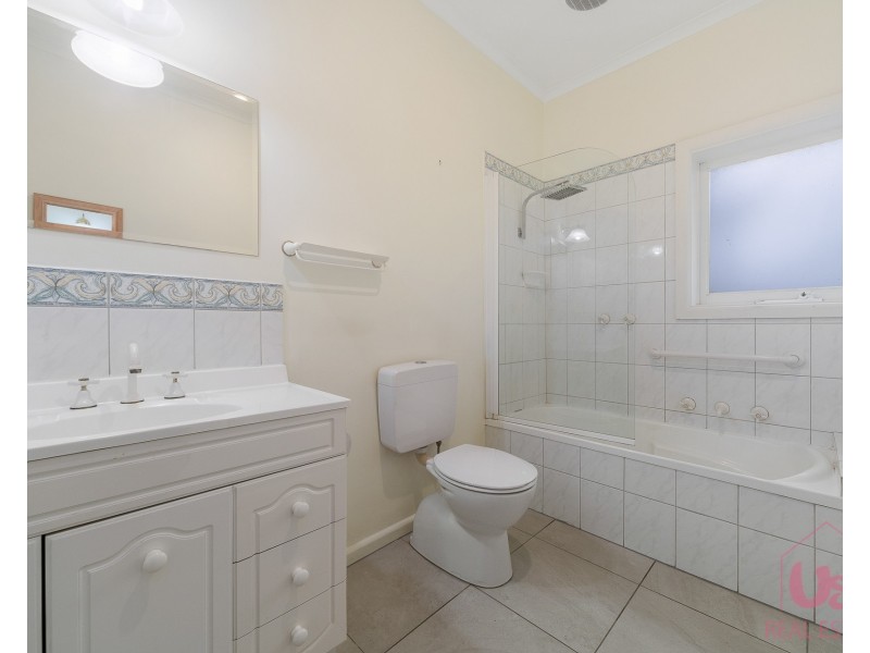 4 Frome Avenue, Frankston VIC 3199