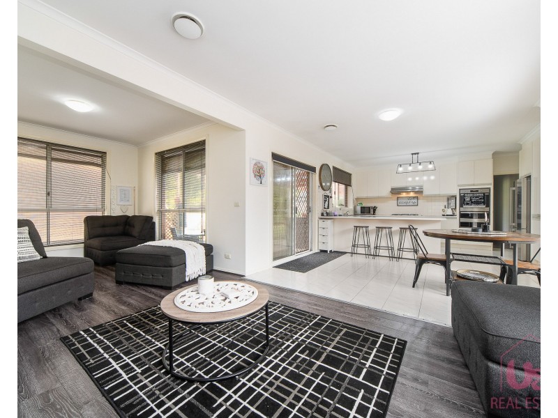 8 Better Boy Court, Skye VIC 3977