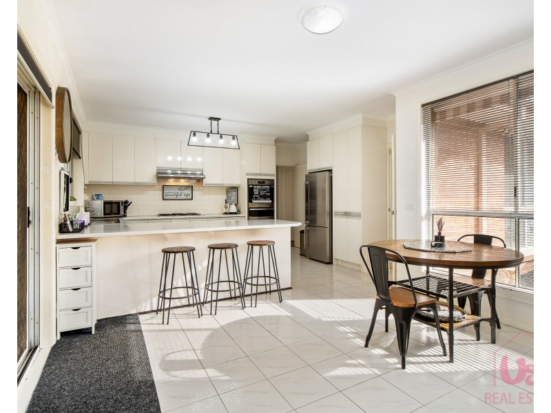 8 Better Boy Court, Skye VIC 3977