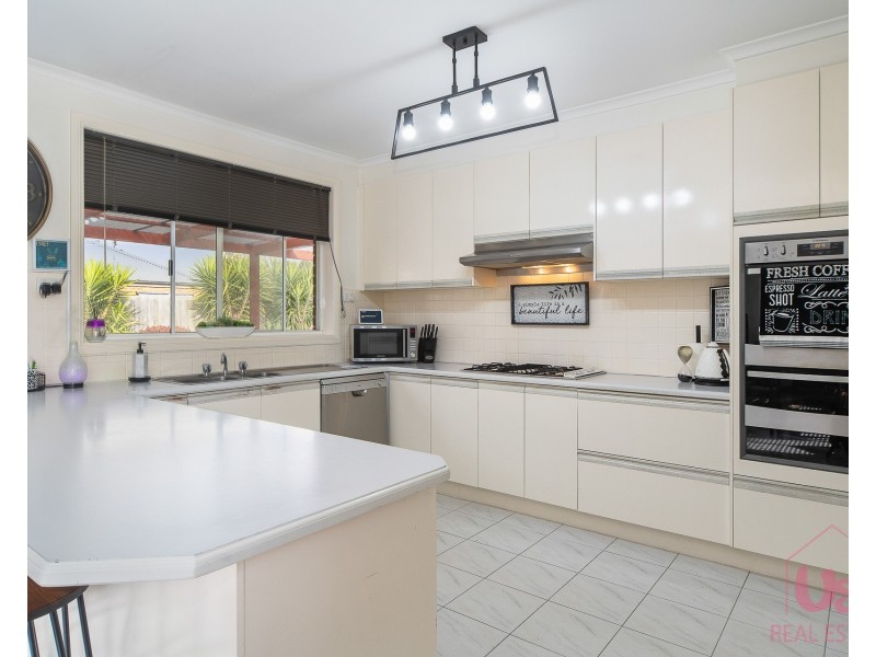 8 Better Boy Court, Skye VIC 3977