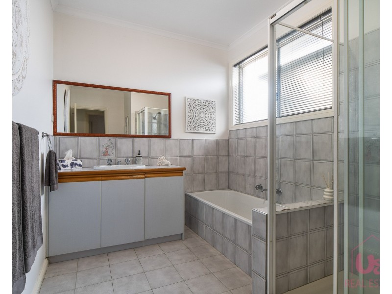 8 Better Boy Court, Skye VIC 3977