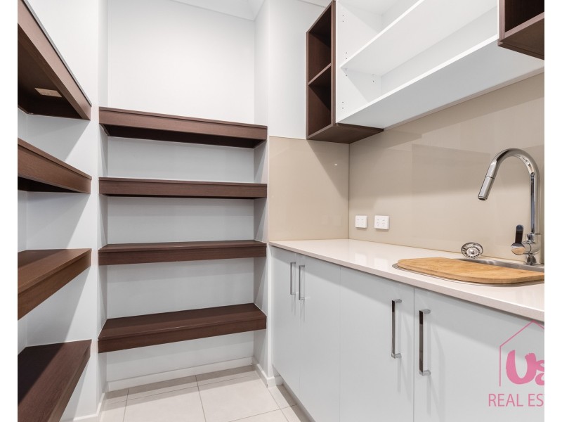 33 Reflections Boulevard, Clyde North VIC 3978