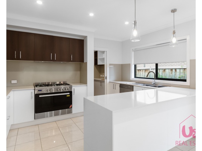 33 Reflections Boulevard, Clyde North VIC 3978