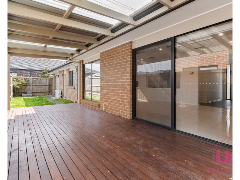33 Reflections Boulevard, Clyde North VIC 3978