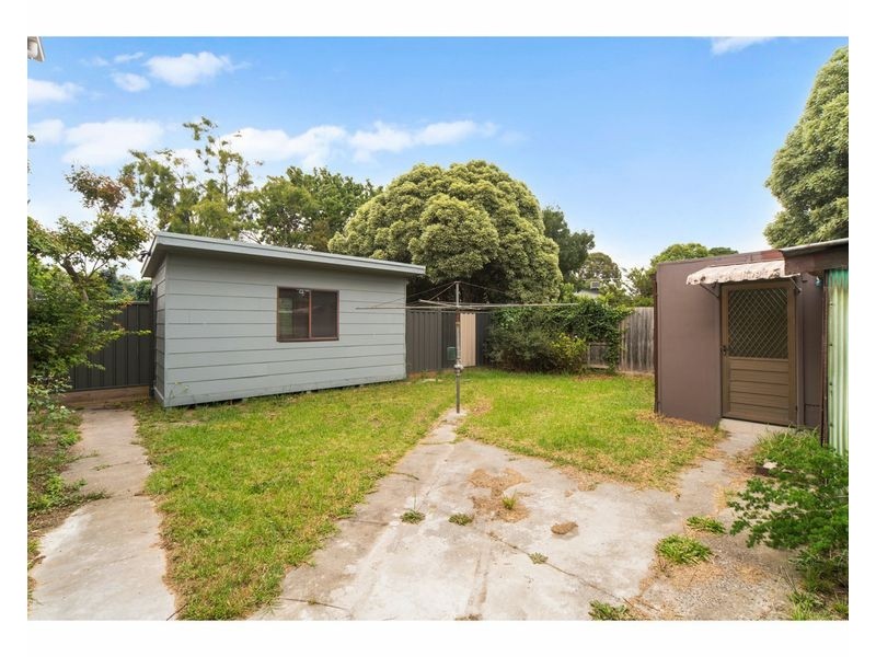 16 Hickory Crescent, Frankston North VIC 3200