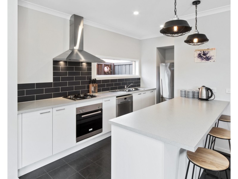 32B Green Gully Road, Clyde VIC 3978