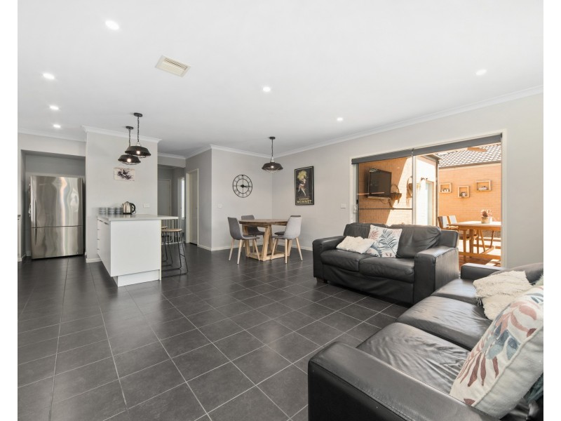 32B Green Gully Road, Clyde VIC 3978