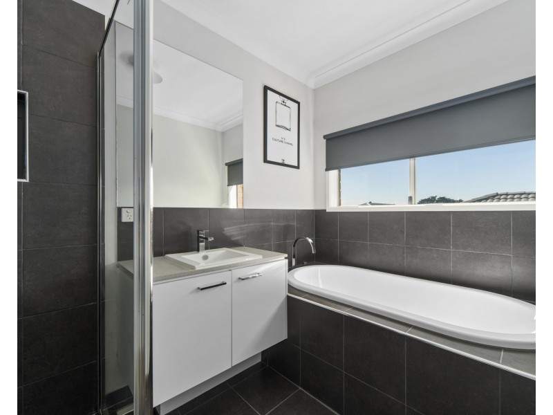 32B Green Gully Road, Clyde VIC 3978