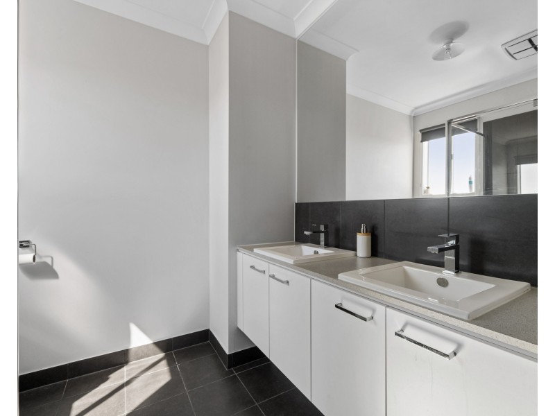 32B Green Gully Road, Clyde VIC 3978