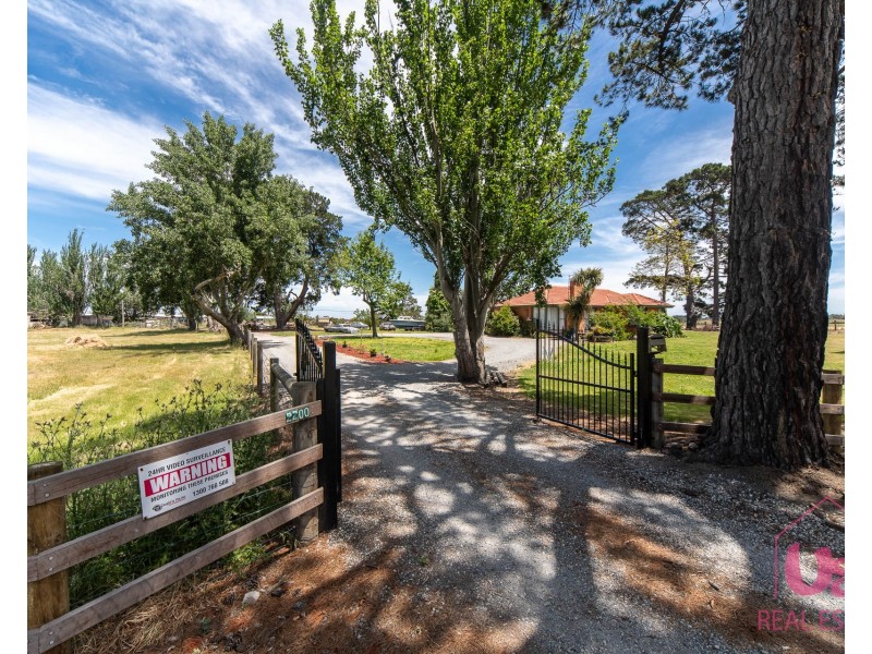 2200 South Gippsland Highway, Devon Meadows VIC 3977