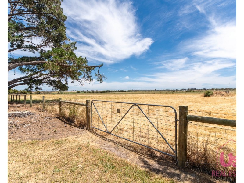 2200 South Gippsland Highway, Devon Meadows VIC 3977