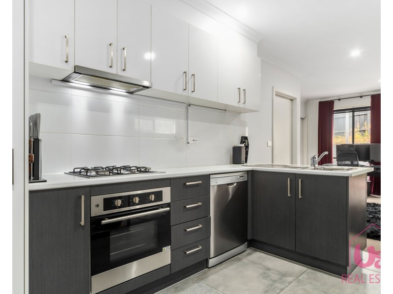 6/98 Ahern Road, Pakenham VIC 3810