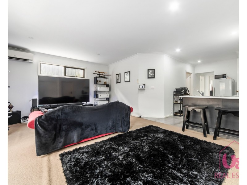 6/98 Ahern Road, Pakenham VIC 3810