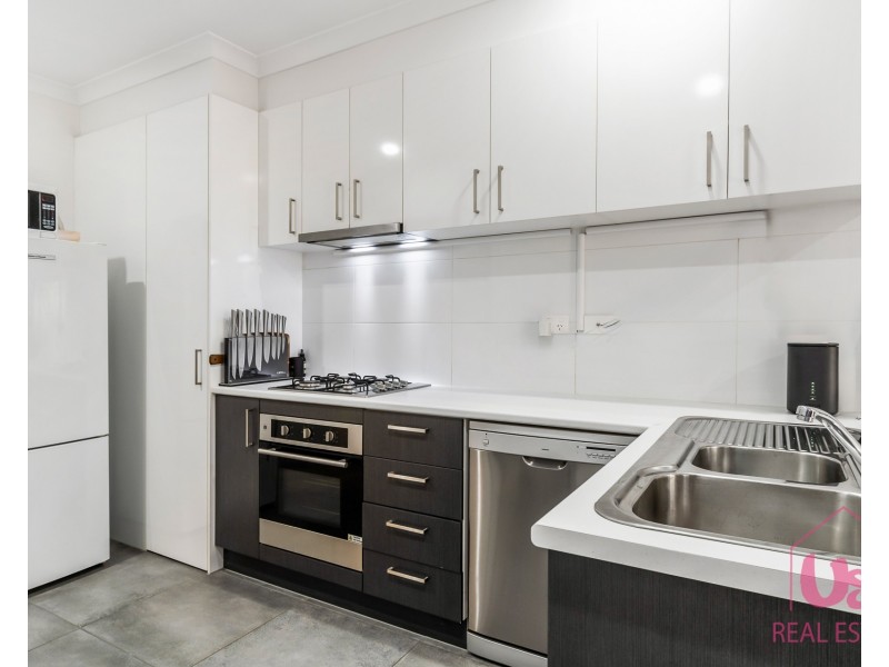 6/98 Ahern Road, Pakenham VIC 3810