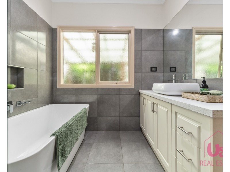 2 Clemac Close, Langwarrin South VIC 3911