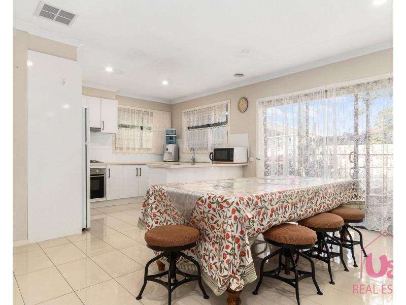 3/2 Russell Street, Cranbourne VIC 3977