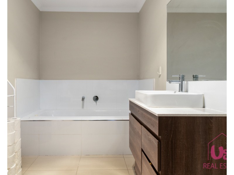 3/2 Russell Street, Cranbourne VIC 3977