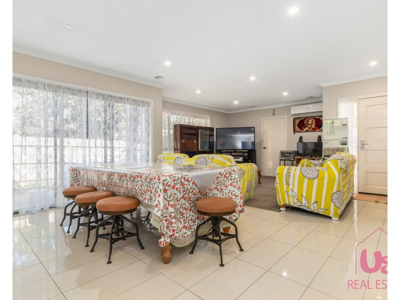 3/2 Russell Street, Cranbourne VIC 3977