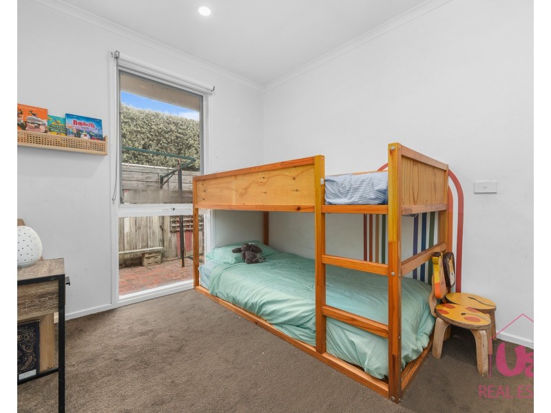 2/32 Clarendon Drive, Somerville VIC 3912