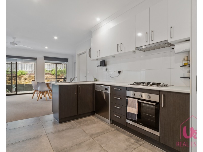 7/98 Ahern Road, Pakenham VIC 3810