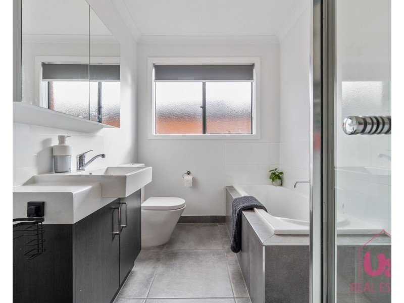 7/98 Ahern Road, Pakenham VIC 3810