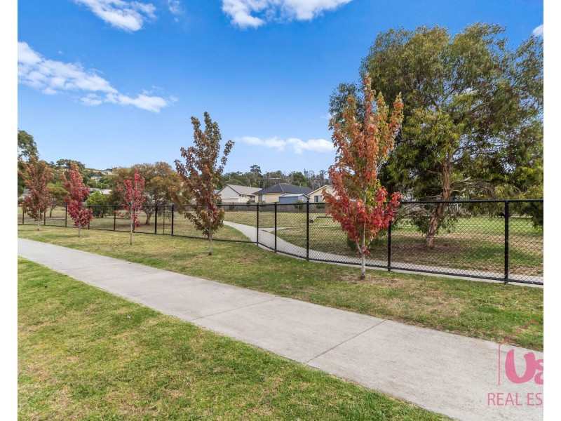 7/98 Ahern Road, Pakenham VIC 3810