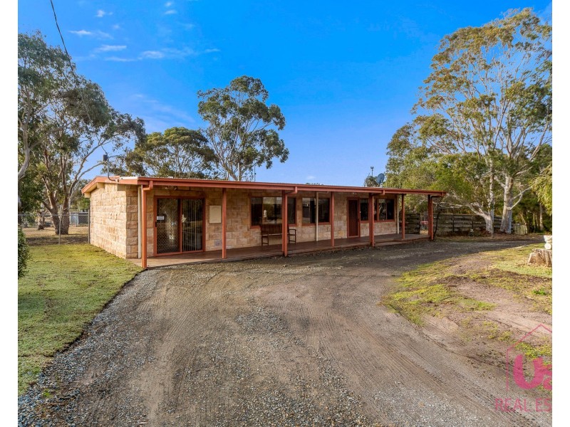 9 Meadow Road, Devon Meadows VIC 3977