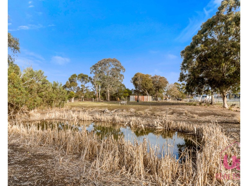 9 Meadow Road, Devon Meadows VIC 3977