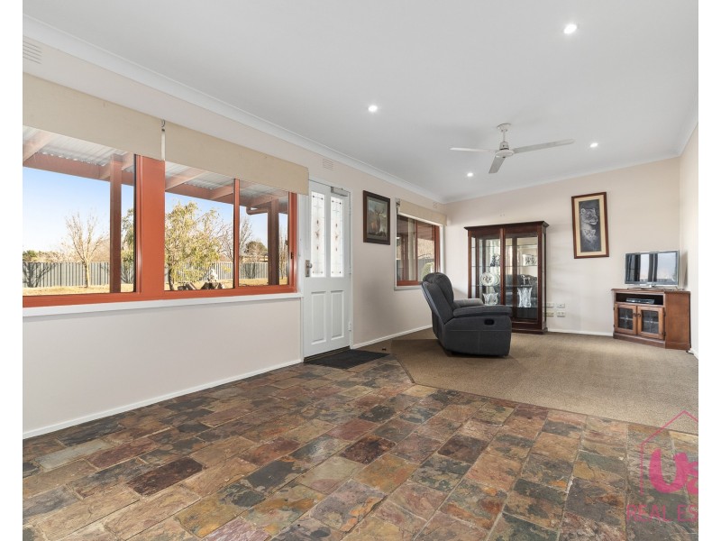 9 Meadow Road, Devon Meadows VIC 3977