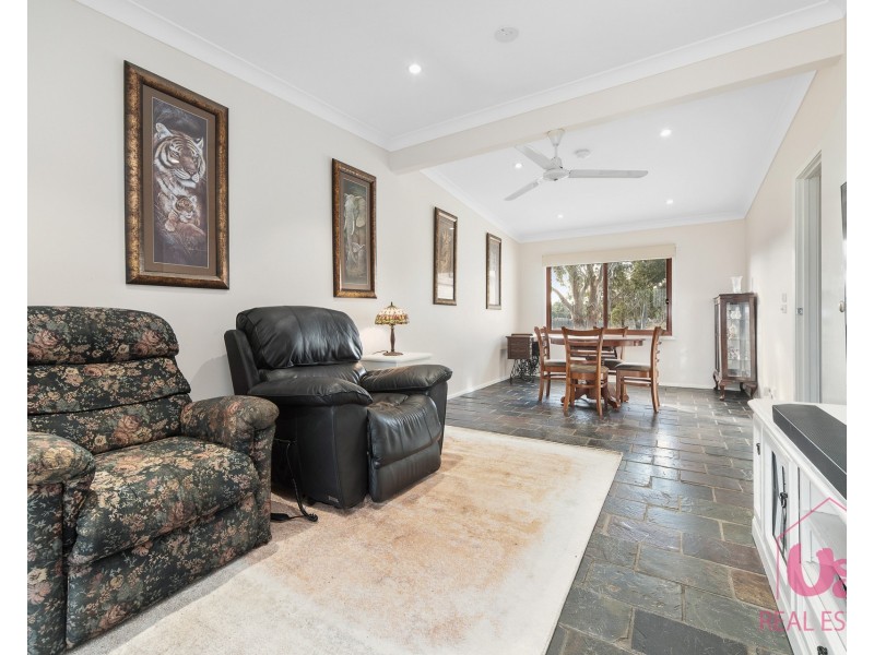 9 Meadow Road, Devon Meadows VIC 3977