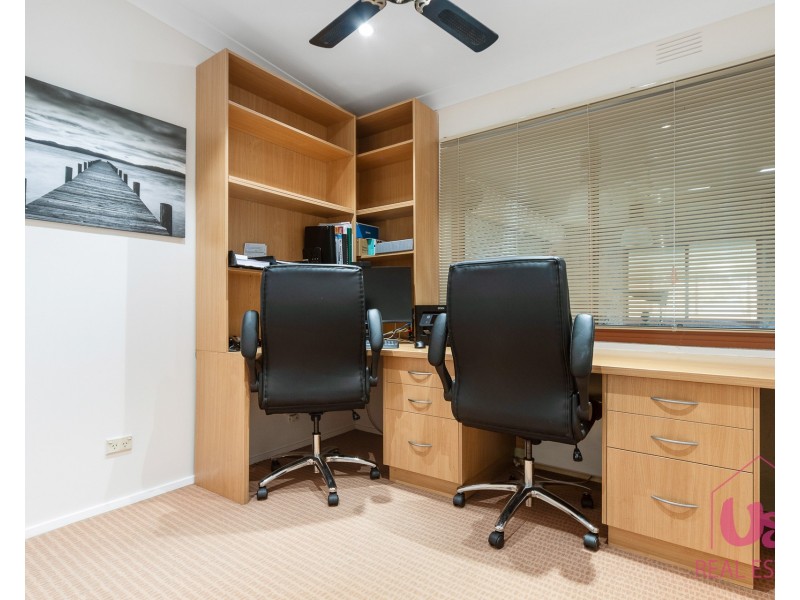 9 Meadow Road, Devon Meadows VIC 3977