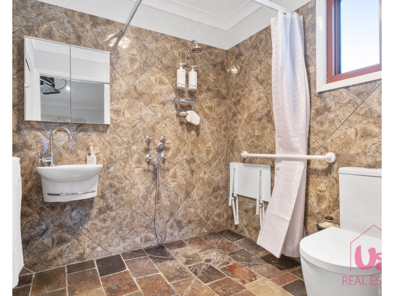 9 Meadow Road, Devon Meadows VIC 3977