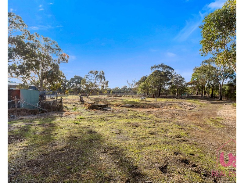 9 Meadow Road, Devon Meadows VIC 3977