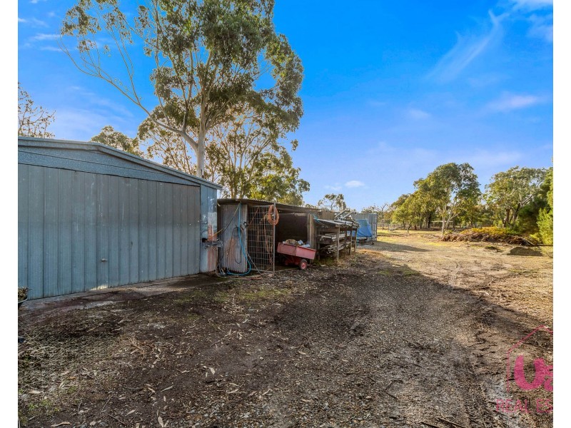 9 Meadow Road, Devon Meadows VIC 3977