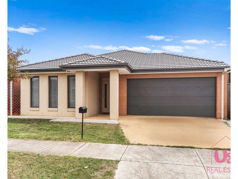 9 Langshan road, Clyde North VIC 3978