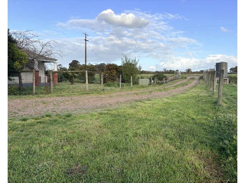 255 McDonalds Drain Road, Koo Wee Rup VIC 3981