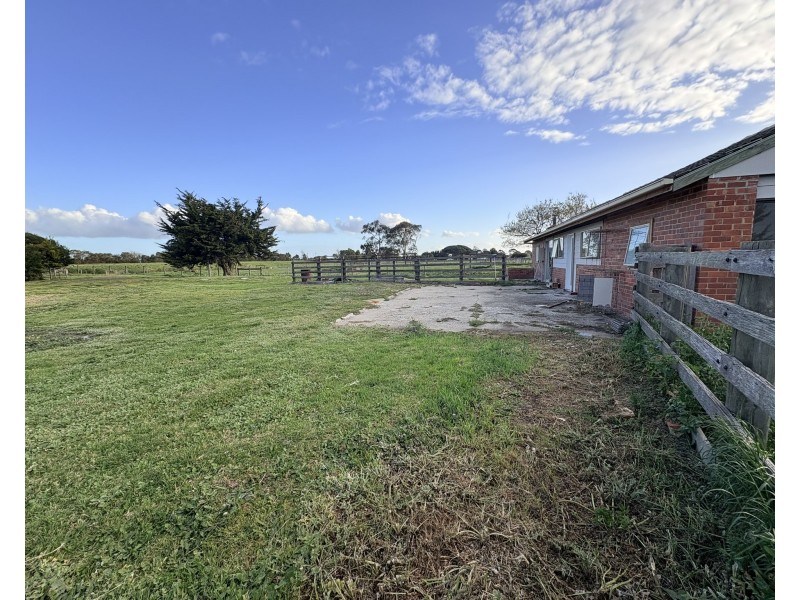 255 McDonalds Drain Road, Koo Wee Rup VIC 3981