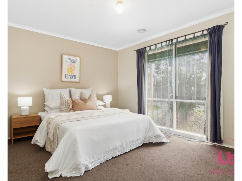 1/4 Cameron Way, Pakenham VIC 3810