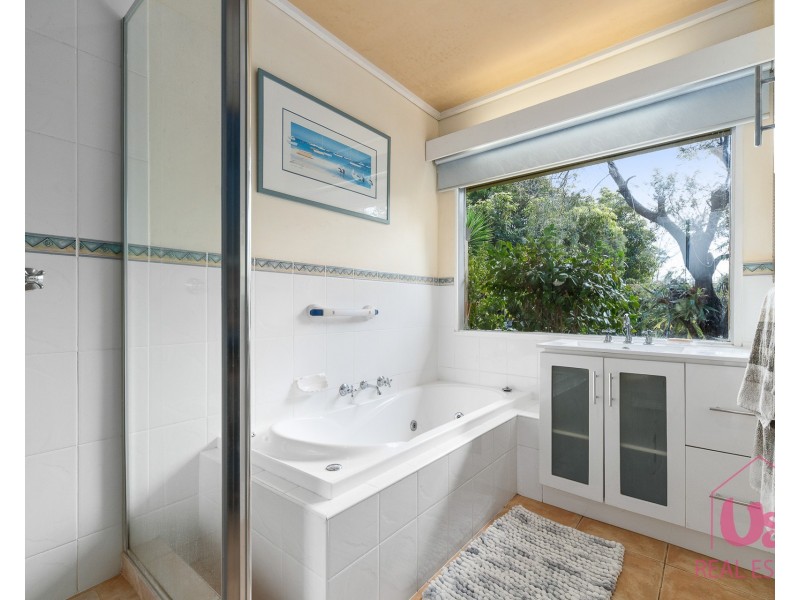 12 Sunset Crescent, Mount Eliza VIC 3930
